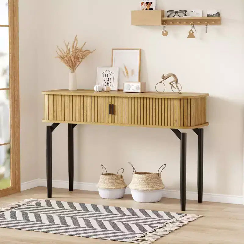 Console cannelée avec tiroirs, Tables d'entrée étroites avec rangement et étagères